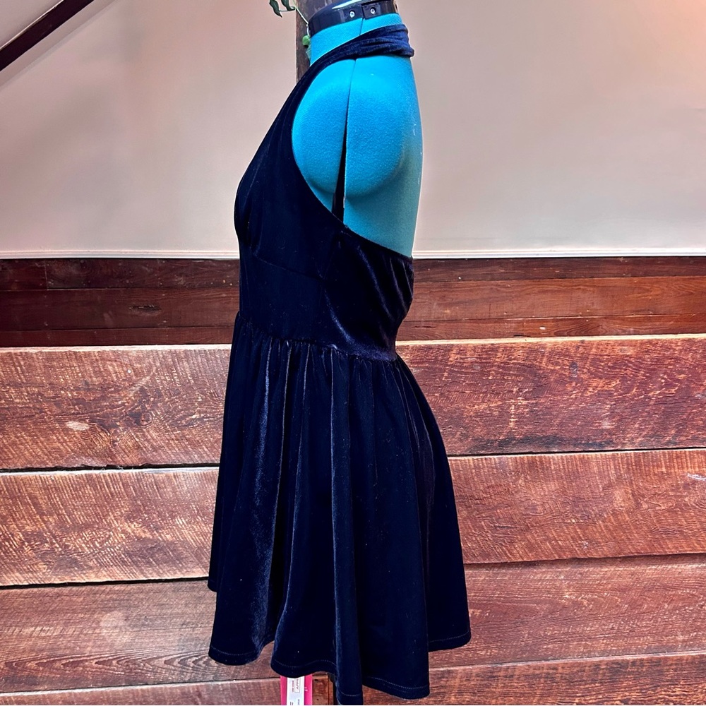 Gothic Black Velvet Marilyn Monroe Halter Top Skater Dress / Stretchy Pinup LBD - Picture 5 of 7